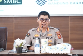 250923132358-polis.jpg